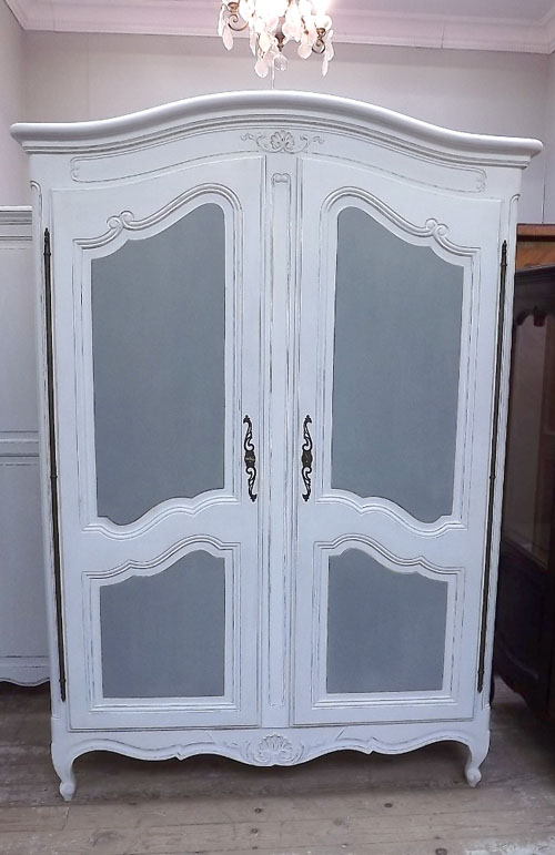 VINTAGE FRENCH 2 DOOR ARMOIRE